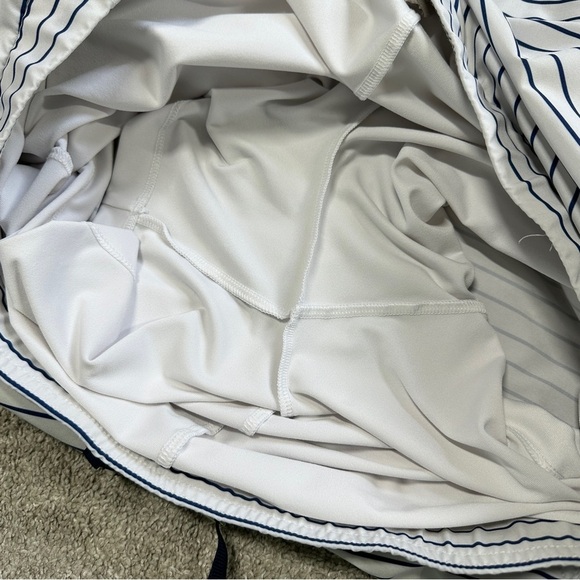 Chico’s Zenergy Women’s Striped Skort Skirt Pull On Golf in White Navy 3/US 16 - Picture 8 of 14